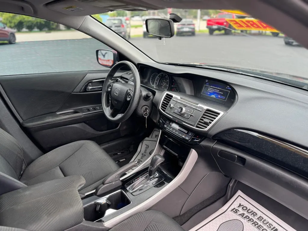 2016 Honda Accord LX - Photo 24
