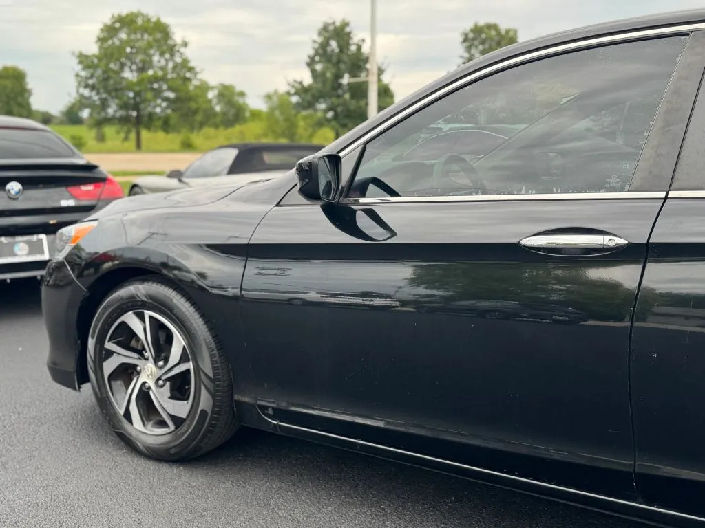 2016 Honda Accord LX - Photo 16