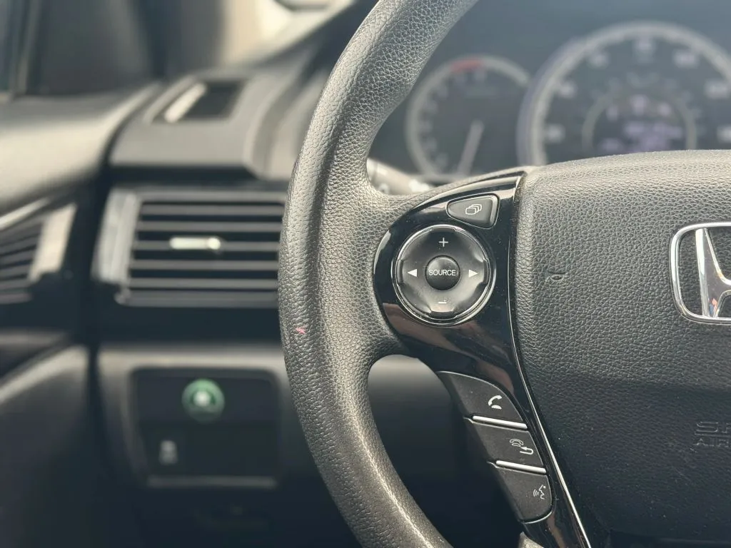 2016 Honda Accord LX - Photo 31