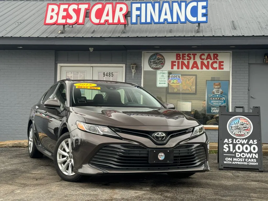 Gray 2018 Toyota Camry XLE Sedan 4D for sale in Frankfort, IL