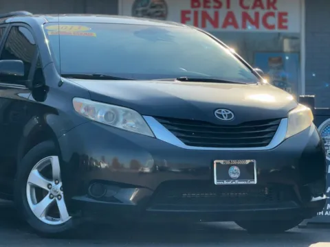More photos of 2013 Toyota Sienna LE Minivan 4D at Best Car Finance – Auto Sales & Loans in Frankfort, IL