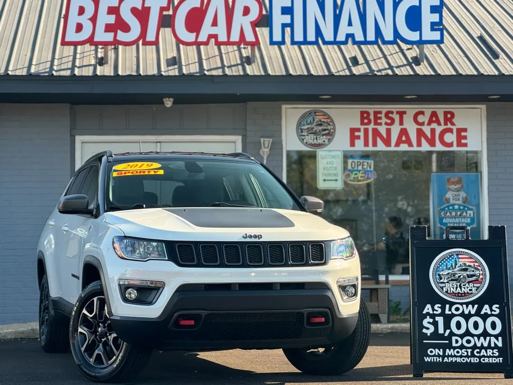 White 2019 Jeep Compass Trailhawk Sport Utility 4D for sale in Frankfort, IL