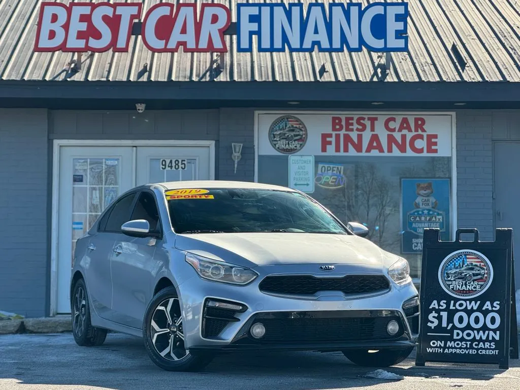 Silver 2019 Kia Forte LXS Sedan 4D for sale in Frankfort, IL