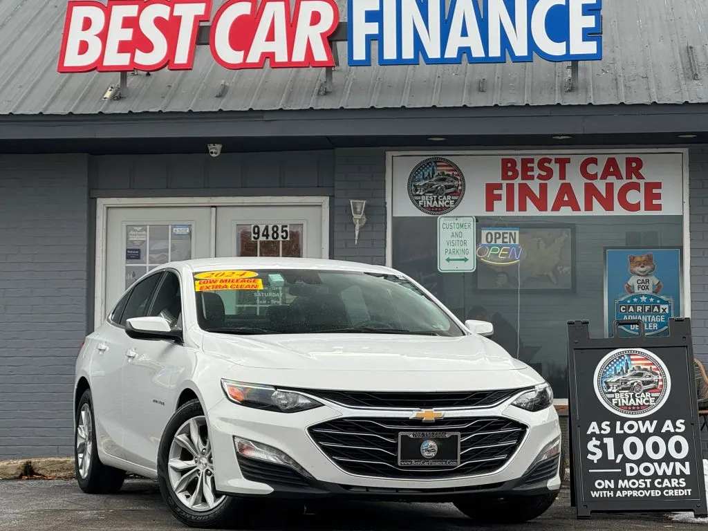 White 2024 Chevrolet Malibu 1LT Sedan 4D for sale in Frankfort, IL