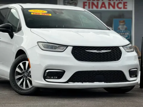 More photos of 2024 Chrysler Pacifica Hybrid S Appearance Van 4D at Best Car Finance – Auto Sales & Loans in Frankfort, IL