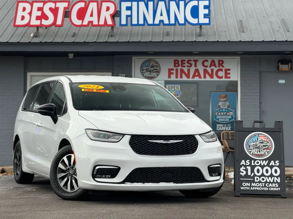 White 2024 Chrysler Pacifica Hybrid S Appearance Van 4D for sale in Frankfort, IL