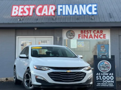 White 2023 Chevrolet Malibu 1LT Sedan 4D for sale in Frankfort, IL