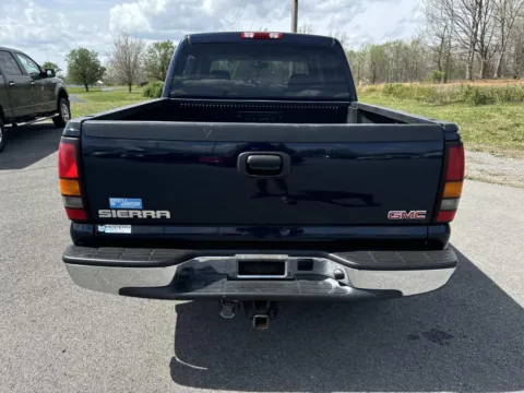 More photos of 2006 GMC SIERRA 1500 SLE1 at Modern Automotive Group, TN