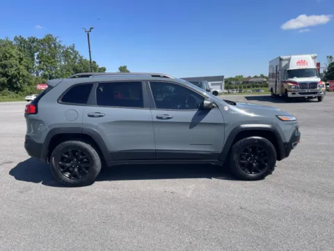 Photos of 2014 JEEP CHEROKEE TRAILHAWK for sale in Lafayette, TN at Modern Automotive Group