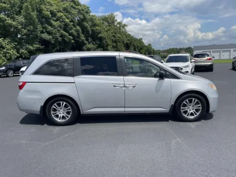 Photos of 2012 HONDA ODYSSEY EX-L for sale in Lafayette, TN at Modern Automotive Group