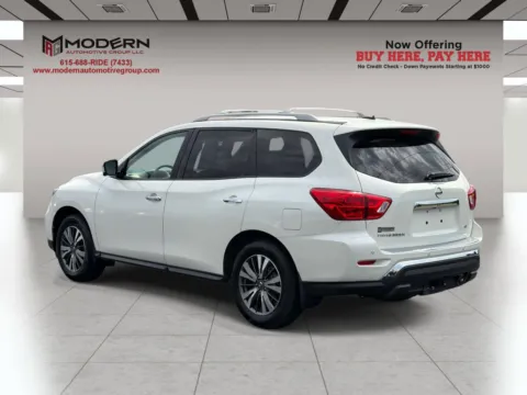 More photos of 2017 NISSAN PATHFINDER SL at Modern Automotive Group, TN