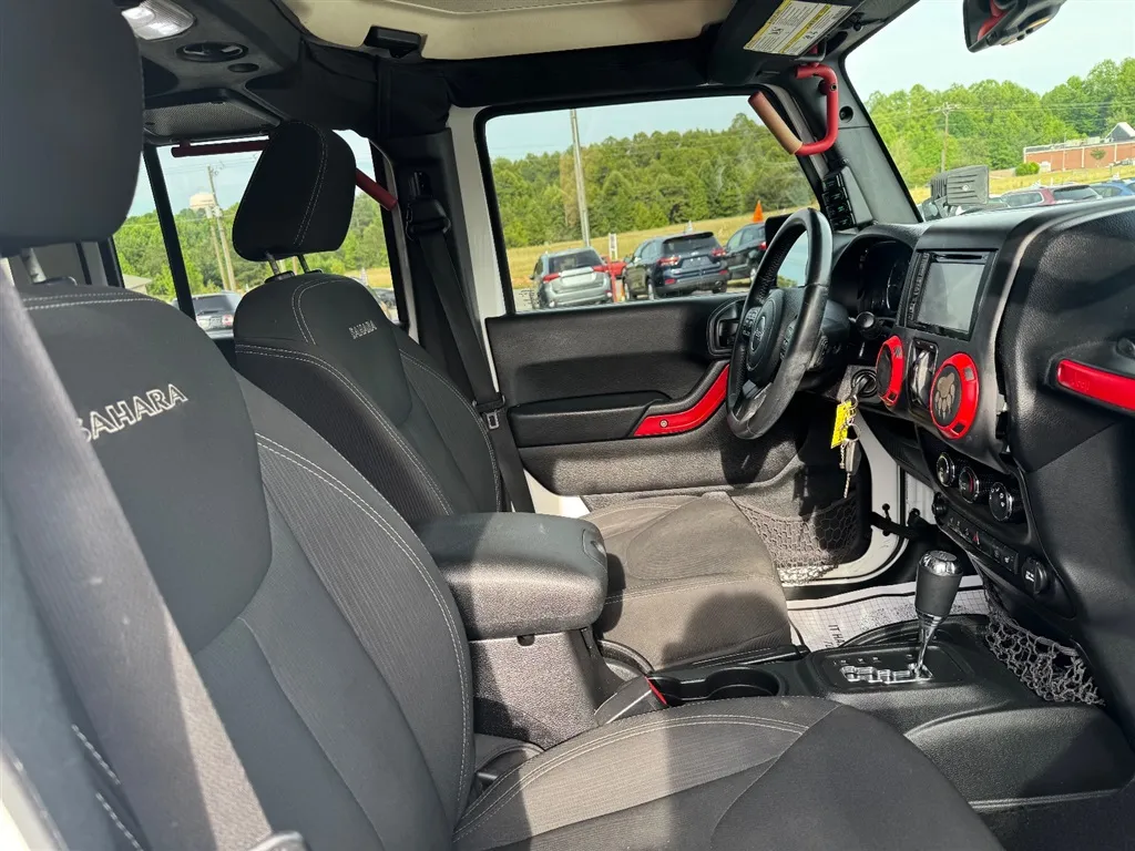 2016 Jeep Wrangler Unlimited Sahara - Photo 14