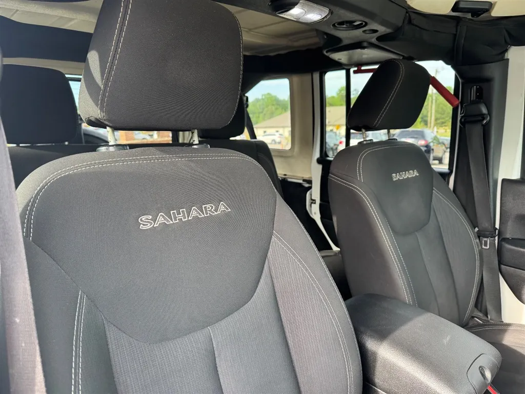 2016 Jeep Wrangler Unlimited Sahara - Photo 15