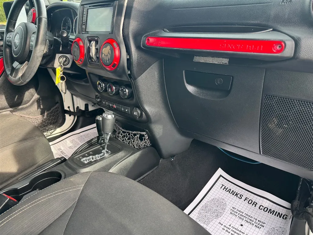 2016 Jeep Wrangler Unlimited Sahara - Photo 16