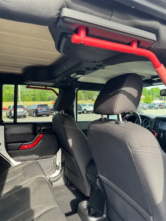 2016 Jeep Wrangler Unlimited Sahara - Photo 17