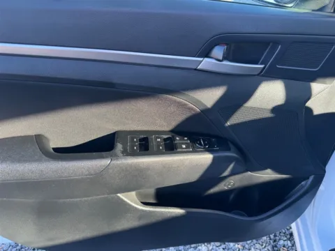 More photos of 2020 Hyundai Elantra Limited at Victory Circle Auto Sales, NC