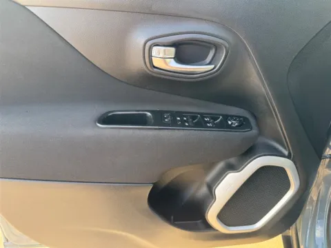 More photos of 2018 Jeep Renegade Sport 4WD at Victory Circle Auto Sales, NC