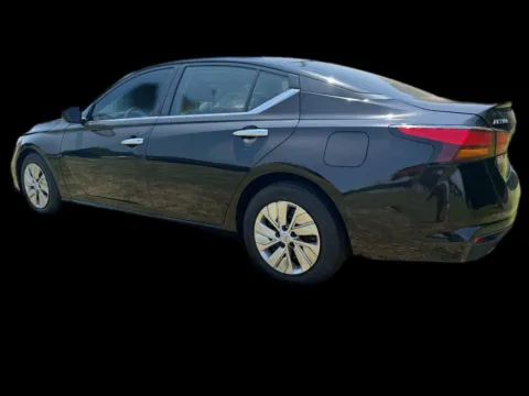 More photos of 2021 Nissan Altima 2.5 S at Victory Circle Auto Sales, NC