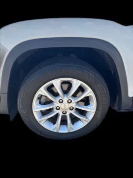 More photos of 2020 Jeep Cherokee Latitude FWD at Victory Circle Auto Sales, NC