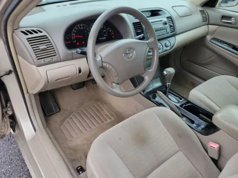 More photos of 2006 Toyota Camry LE at Step One Chevrolet, AL