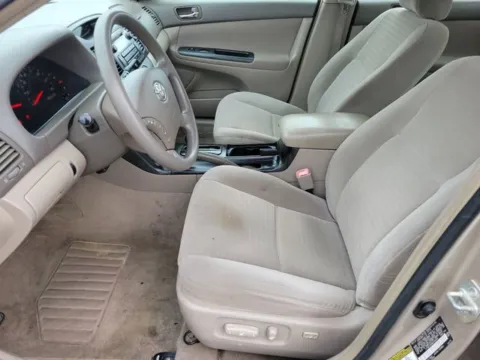 More photos of 2006 Toyota Camry LE at Step One Chevrolet, AL