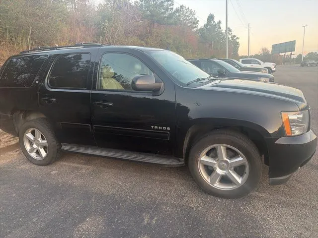 2014 Chevrolet Tahoe LT photo 2