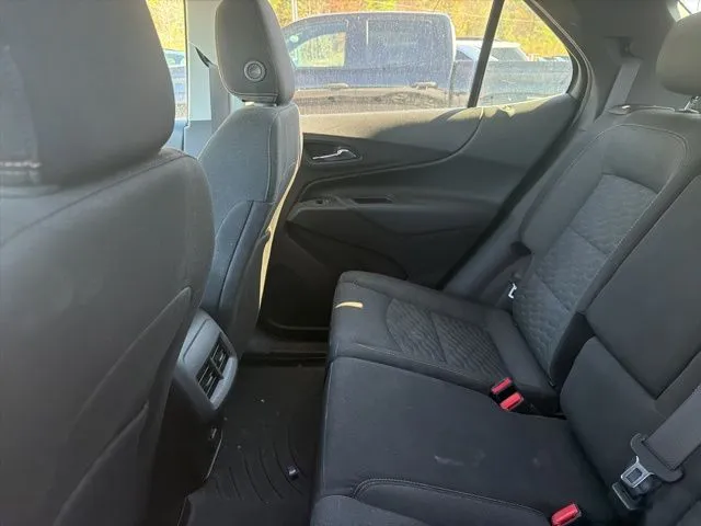 2018 Chevrolet Equinox LT photo 3