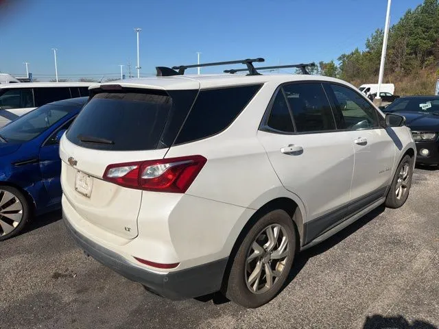 2018 Chevrolet Equinox LT photo 2