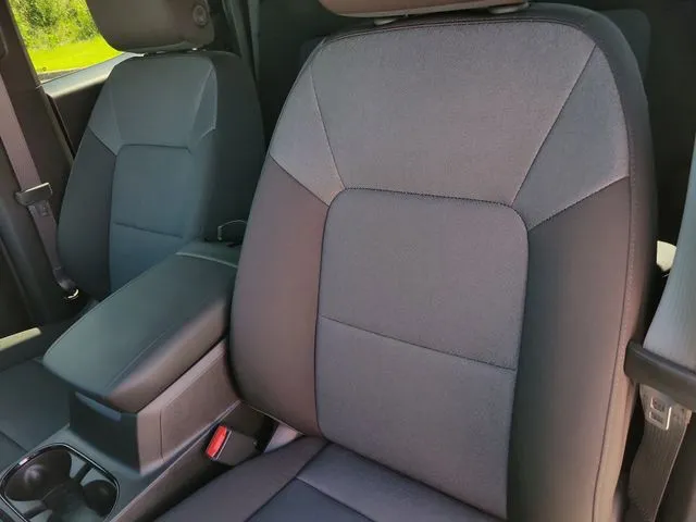 2025 Chevrolet Colorado Work Truck photo 3