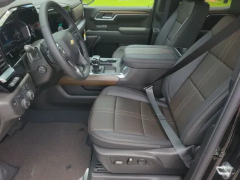 More photos of 2025 Chevrolet Silverado 1500 High Country at Step One Chevrolet, AL