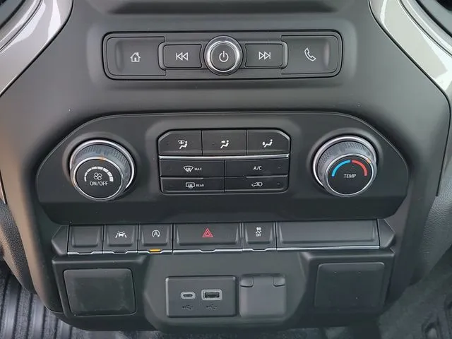 2025 Chevrolet Silverado 1500 photo 4