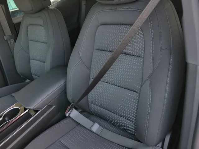 2025 Chevrolet Equinox LT photo 2
