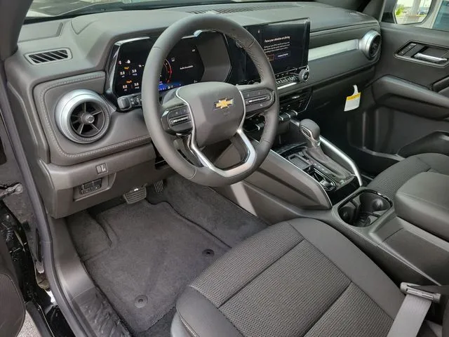 2025 Chevrolet Colorado Work Truck LT photo 2