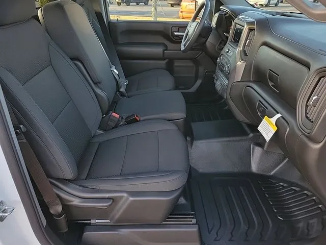 2025 Chevrolet Silverado 2500HD Work Truck photo 4