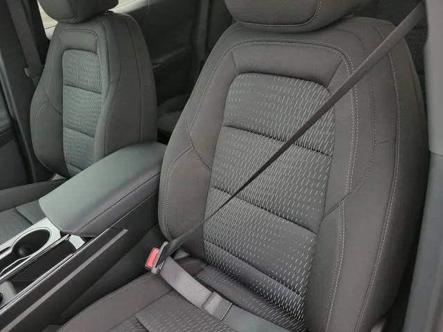 2026 Chevrolet Equinox LT photo 2