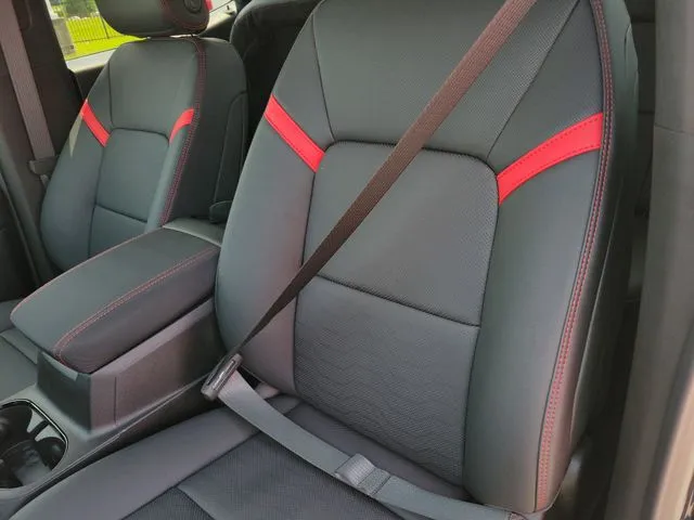 2025 Chevrolet Colorado Z71 photo 2