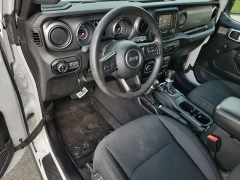 More photos of 2021 Jeep Gladiator Sport at Step One Chevrolet, AL