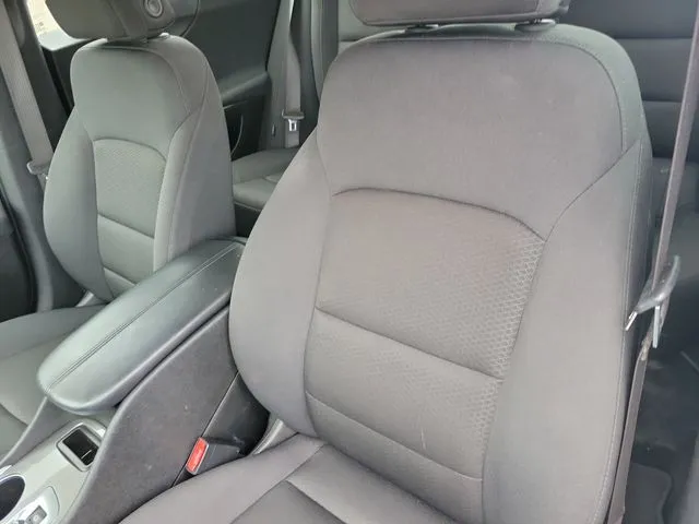 2025 Chevrolet Malibu 1LT photo 3