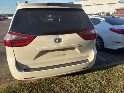 More photos of 2020 Toyota Sienna XLE at Step One Chevrolet, AL