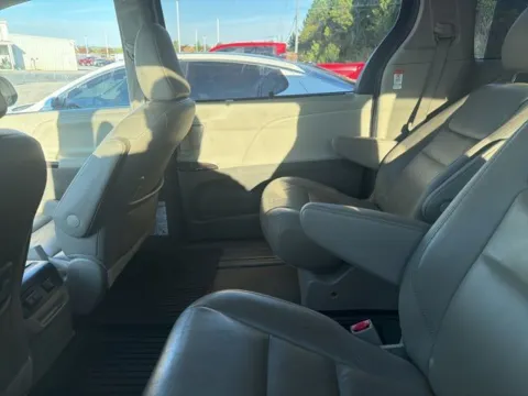 More photos of 2020 Toyota Sienna XLE at Step One Chevrolet, AL