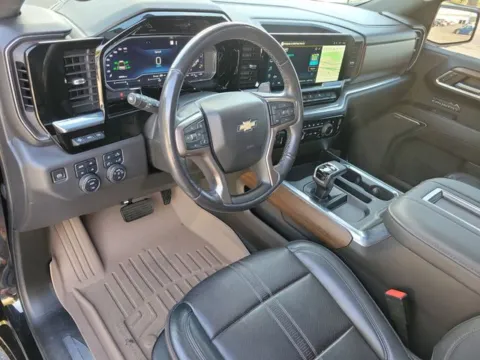 More photos of 2022 Chevrolet Silverado 1500 High Country at Step One Chevrolet, AL