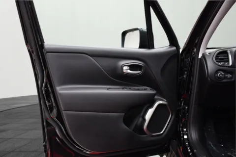 More photos of 2023 Jeep Renegade Latitude at MAG CDJR, MO