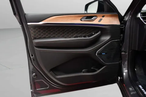 More photos of 2022 Jeep Grand Cherokee 4xe Summit Reserve at MAG CDJR, MO