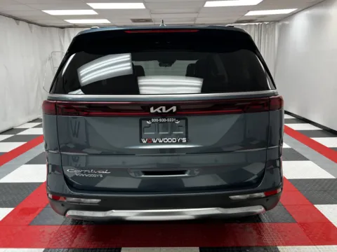 More photos of 2022 Kia Carnival SX at MAG CDJR, MO