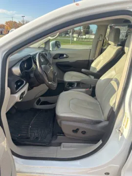 Another view of 2018 Chrysler Pacifica Touring L for sale in Chillicothe, MO at MAG CDJR