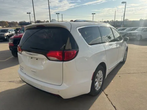 More photos of 2018 Chrysler Pacifica Touring L at MAG CDJR, MO