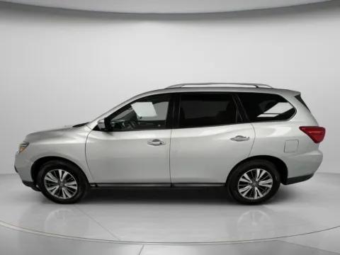More photos of 2019 Nissan Pathfinder SL at MAG CDJR, MO