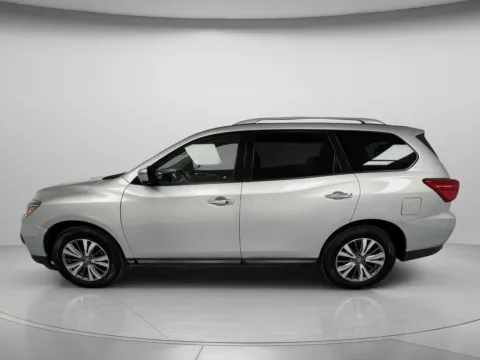 More photos of 2019 Nissan Pathfinder SL at MAG CDJR, MO