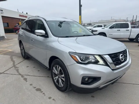 Photos of 2019 Nissan Pathfinder SL for sale in Chillicothe, MO at MAG CDJR