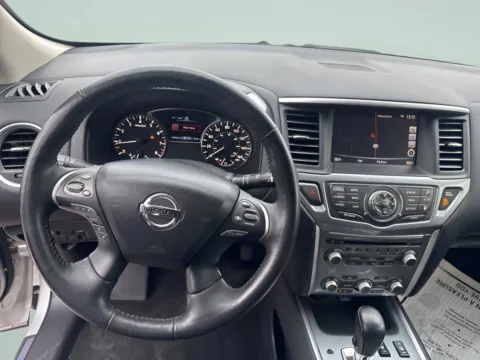 Silver 2019 Nissan Pathfinder SL for sale in Chillicothe, MO